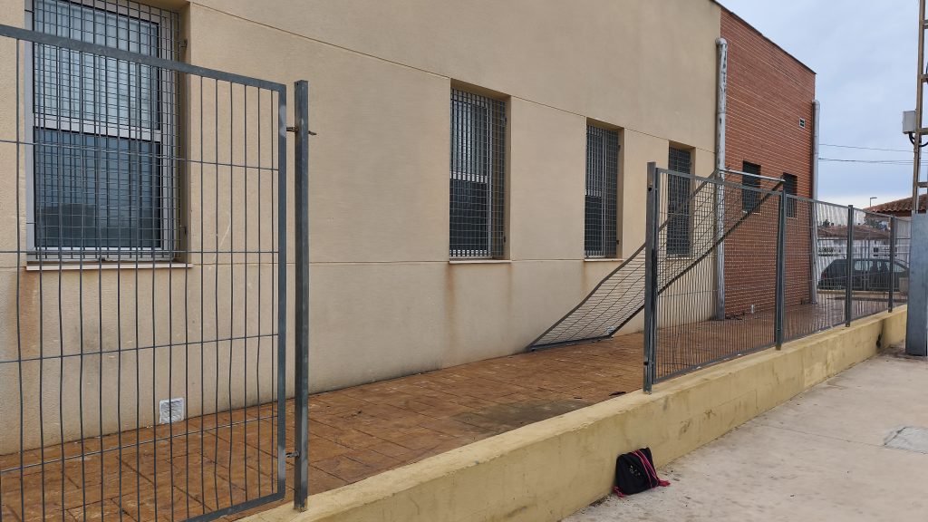 Daños en la pista deportiva de La Aljorra: un llamamiento a la responsabilidad